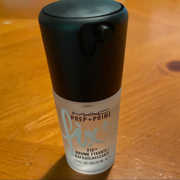 MAC Prep + Prime Fix + Finishing Mist - Picture 2 of 13